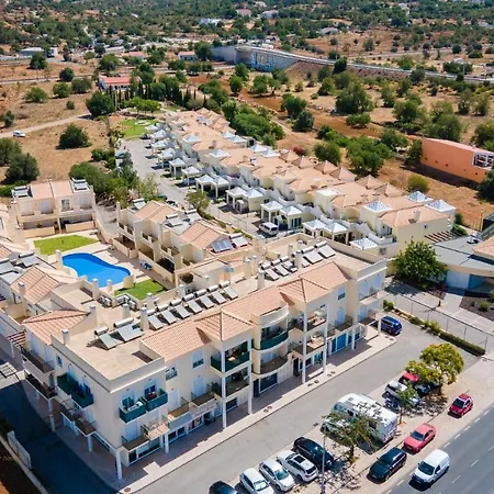 Greice Homes - T1 Ferreiras شقة البوفيرا