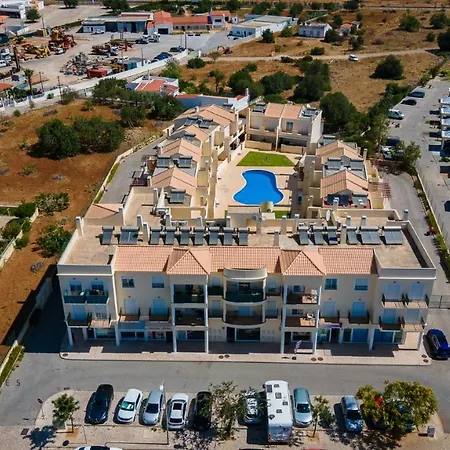 Greice Homes - T1 Ferreiras شقة البوفيرا